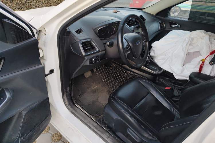 Used Ford Escort 2015 1.5L Automatic Fashion Model
