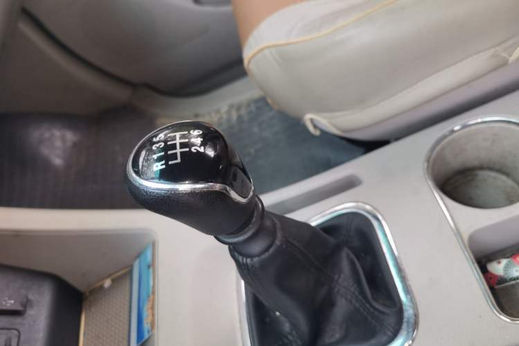 Used FORTHING Lingzhi 2019 M5L 2.0L 9-Seater Comfort Model Gear Lever