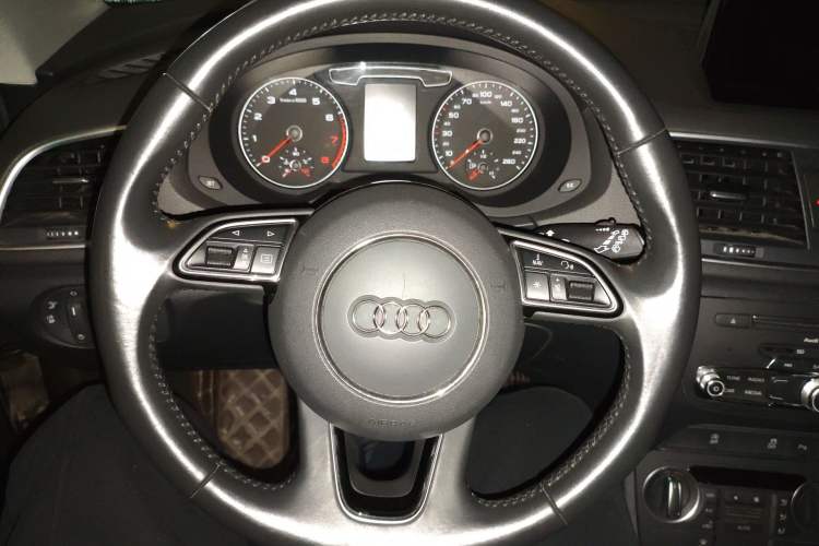Used Audi Q3 2018 30th Anniversary Edition 30 TFSI Fashion Model Steering Wheel