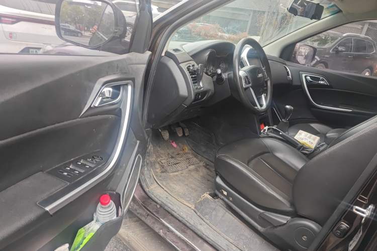 Used JMC Yuhu 3 2018 2.5T Diesel Two-Wheel Drive Advanced Version with Long Wheelbase Driver Seat