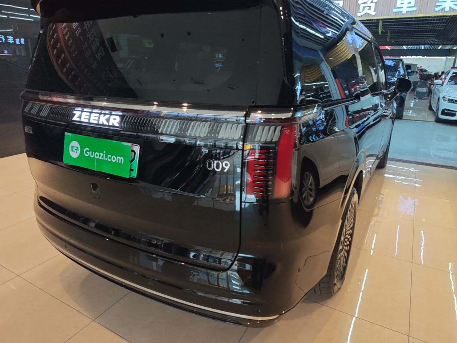 Zeekr 009 2024 Six-Seat Executive Version 4WD 108 kWh — снимка 9