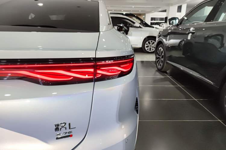 Used BYD Han L 2025 EV Four-Wheel Drive LiDAR Flagship Model Right Rear Taillight