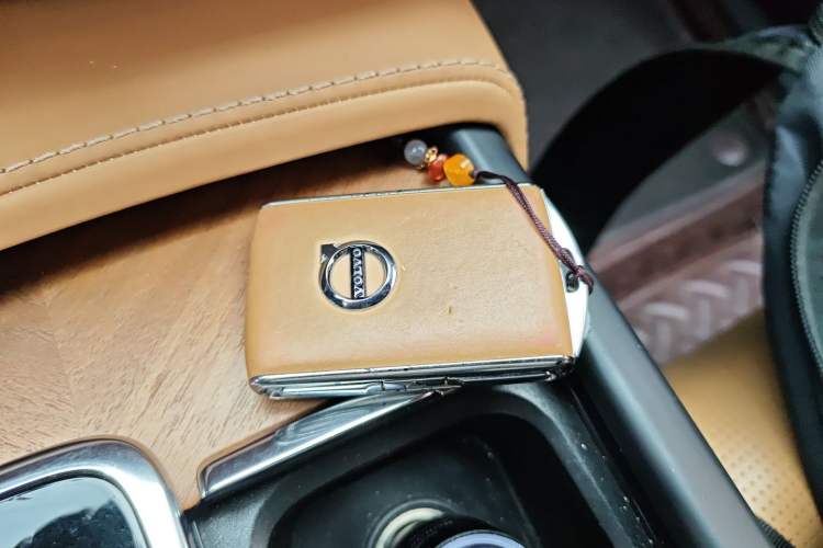 Used Volvo XC90 2018 T6 Prestige 7-Seater Vehicle Key