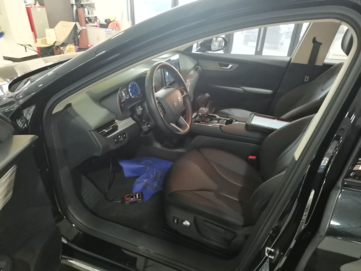 Hongqi E-QM5 2024 610 km PLUS — снимка 17