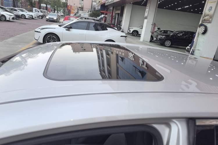 Used Toyota Camry 2021 2.0G Luxury Edition
