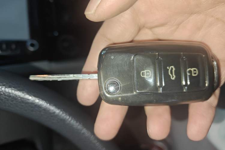 Used Volkswagen Bora 2013 1.6L Manual Fashion Edition Vehicle Key