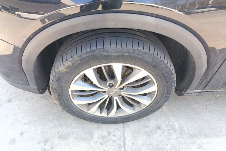 Used GAC Trumpchi GS8 2017 320T Two-Wheel Drive Luxury Smart Connectivity Version (7 Seats) Exterior 4