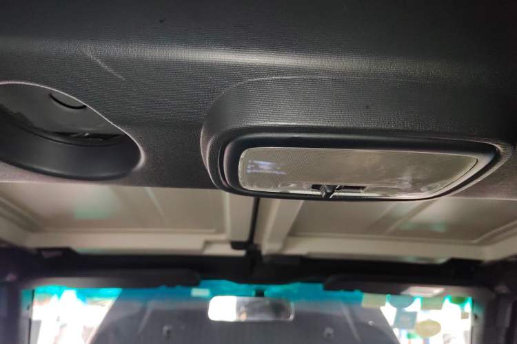 Used BAIC Off-Road BJ40 2016 40L 2.0T Manual Two-Wheel Drive Luxury Edition
