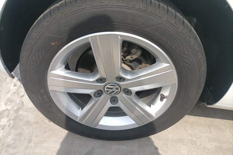 Used Volkswagen Golf 2015 1.6L Automatic Comfort Model Right Rear Wheel Hub