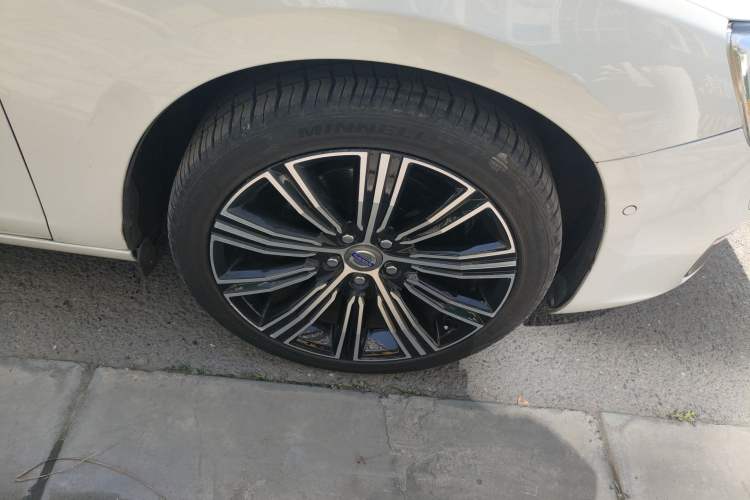 Used Volvo V60 2015 T5 Zhiya Edition Right Front Wheel Hub