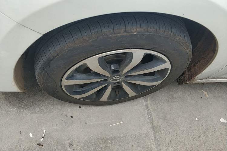 Used Citroen C4 Sega 2016 1.6L Automatic Luxury Model Left Front Wheel Hub