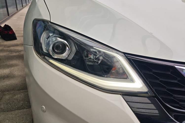 Used Nissan Tiida 2019 1.6L CVT Smart Enjoyment Version China VI Standard
