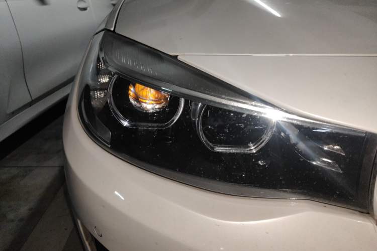 Used BMW 3 Series GT 2018 320i Sport Edition Right Front Headlight