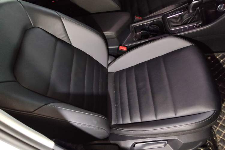 Used Volkswagen Sagitar 2021 280TSI DSG Excellence Edition Right Front Seat