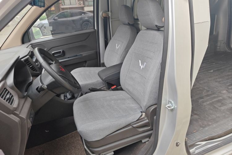 Used Wuling Hongguang V 2022 1.5L Jingqu Edition Enclosed-Window Vehicle with Electric Power Steering LAR