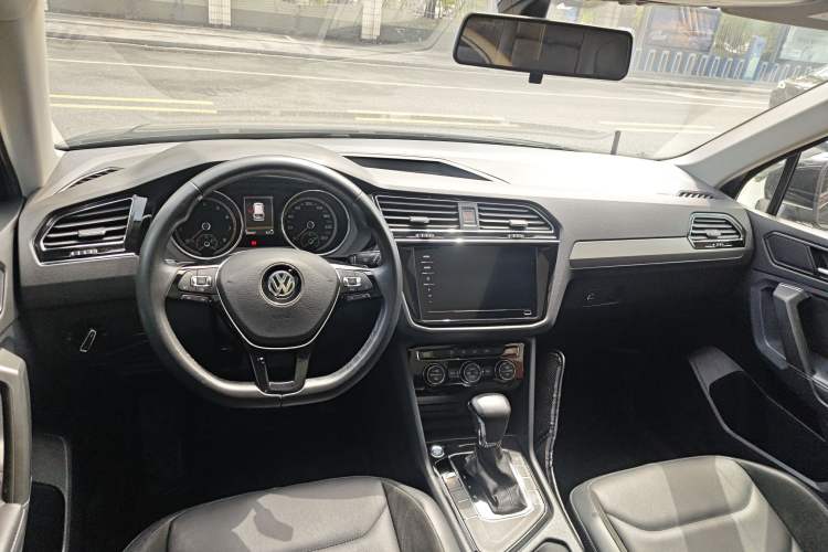 Used Volkswagen Tiguan L 2019 Updated Version 330TSI Automatic Two-Wheel Drive Panoramic Comfort Edition China VI Standard
