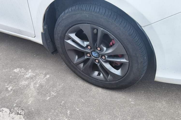 Used BYD Qin New Energy 2017 1.5T Luxury Model Right Front Wheel Hub