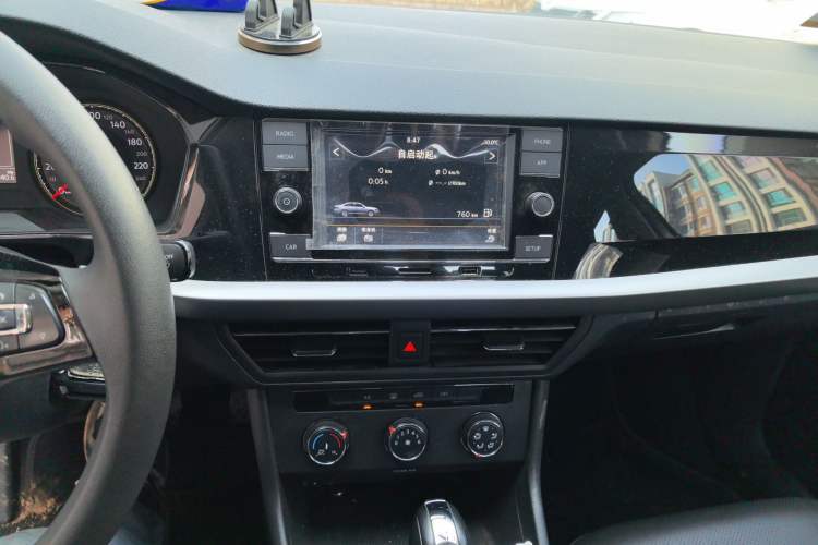 Used Volkswagen Lavida 2018 1.5L Automatic Comfort Edition China V Standard Audio And AC Panel