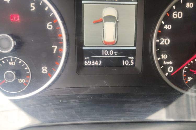 Used Volkswagen Tiguan 2013 1.8TSI Automatic Two-Wheel Drive Luxury Model Odometer Close Up