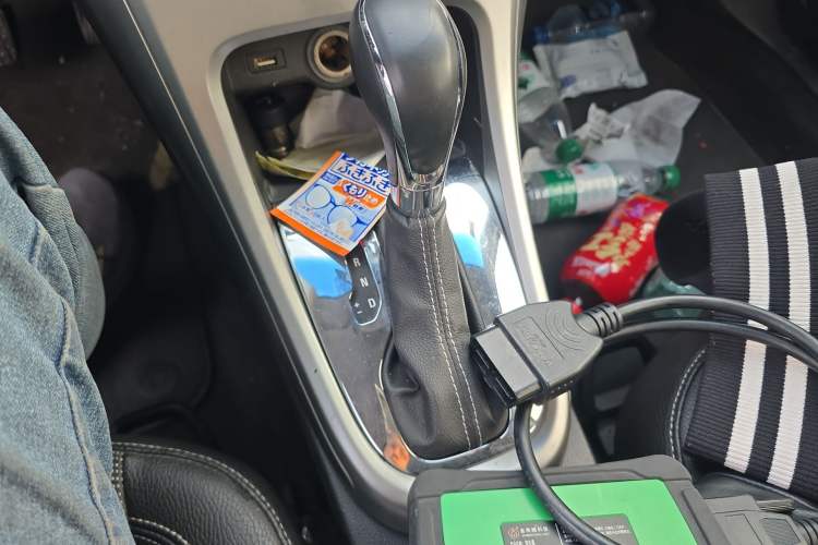 Used Buick GT 2013 XT 1.6L Automatic Fashion Edition Gear Lever