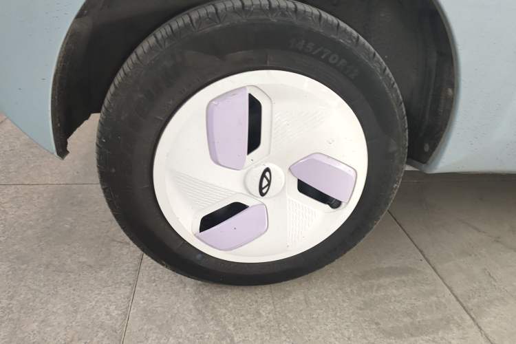 Used Chery QQ Ice Cream 2022 170km Sundae Phosphate Lithium-Ion Exterior 5