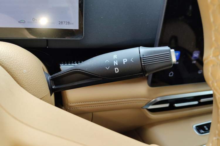 Used VOYAH Dream 2025 PHEV Four-Wheel Drive Prestige Qiankun Edition Gear Lever