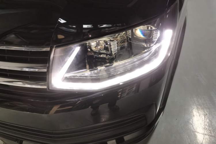 Used Volkswagen Caravelle 2017 2.0 TSI 4x4 Comfort Edition 7-Seater
