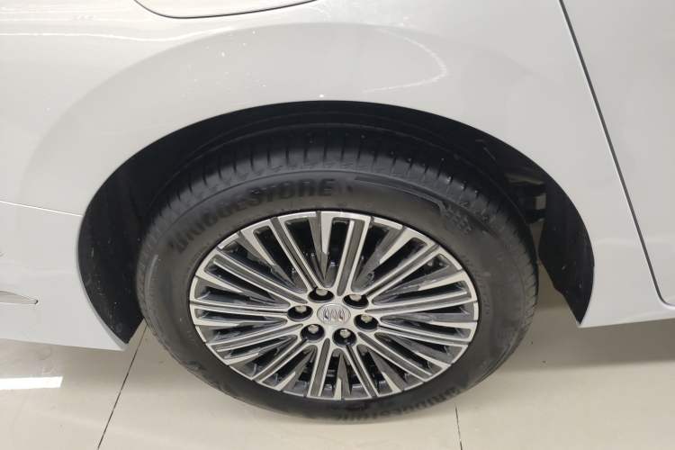 Used Buick GL8 New Energy 2024 Lu Zun Luxury Edition 7-Seater Right Rear Wheel Hub