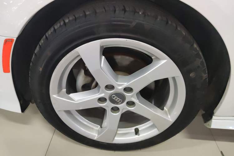 Used Audi A3 2020 Sportback 35 TFSI Fashion Edition China VI Emission Standard Left Front Wheel Hub