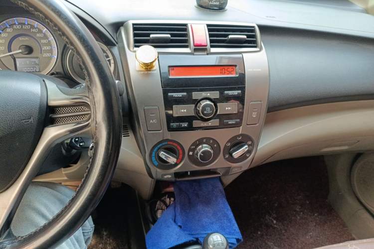 Used Honda City Classic 2012 1.5L manual Elite Edition Audio And AC Panel