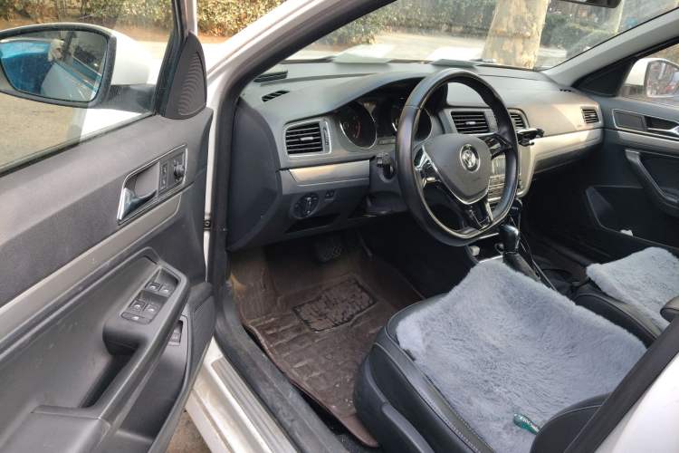 Used Volkswagen Lavida 2015 1.6L Automatic Comfort Edition
