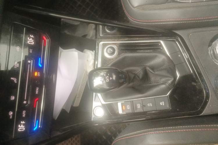 Used Volkswagen Tayron 2020 330TSI Two-Wheel Drive Luxury Smart Connectivity Version Gear Lever