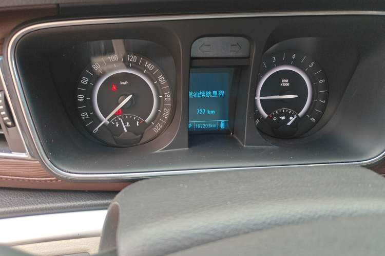 Used Buick GL8 2018 28T Luxury Model China VI Standard Odometer Close Up