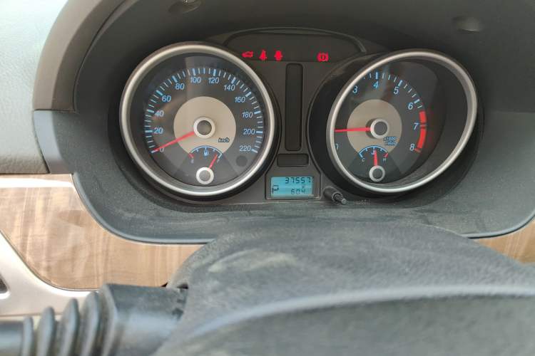 Used Buick Excelle 2015 1.5L Automatic Classic Model Odometer Close Up