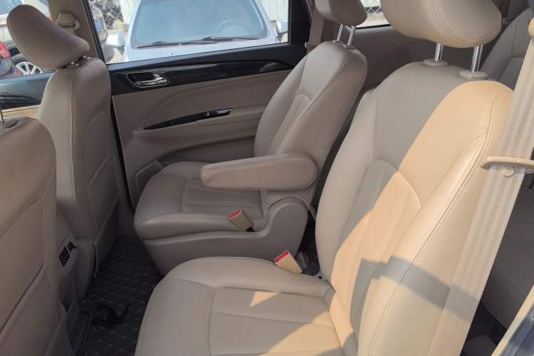 Used Baojun 730 2016 1.5L Manual Comfort Version 7 Seats China V Emission Standard
