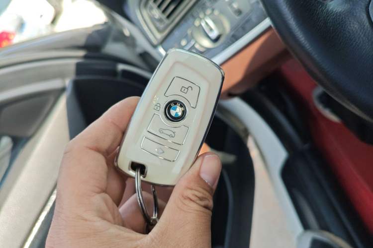 Used BMW 5 Series 2014 525Li Leading Model
