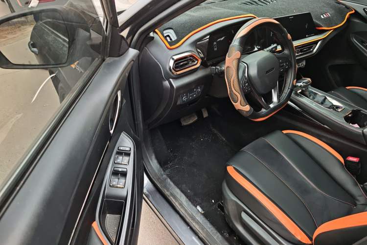 Used CHANGAN OSHAN X5 2022 Sport Edition 1.5T DCT Cyclone Assault Driver Seat