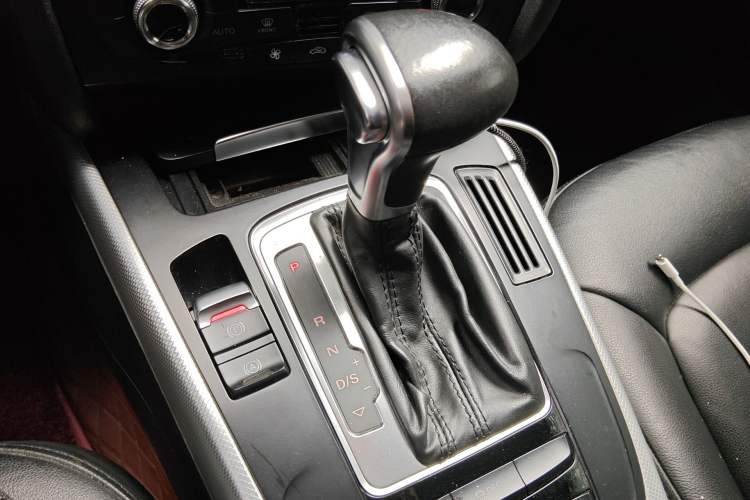 Used Audi A4L 2015 35 TFSI Automatic Standard Model Gear Lever