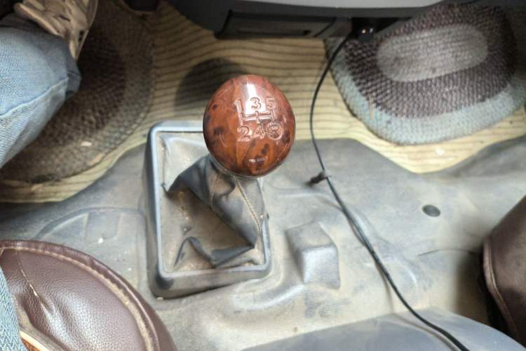 Used King Long Golden Way 2016 2.0L Value-Plus Edition 4G20
