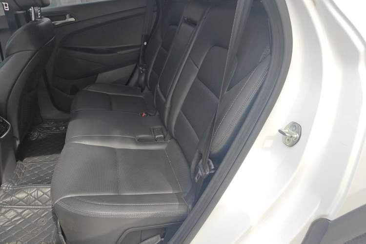 Used Hyundai Tucson 2015 1.6T Dual-Clutch Two-Wheel-Drive Smart Model Left Rear Seat