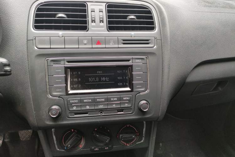 Used Volkswagen Polo 2014 1.6L Manual Comfort Edition
