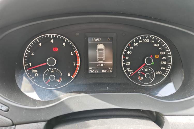 Used Volkswagen Sagitar 2013 2.0 TSI GLI Instrument Cluster