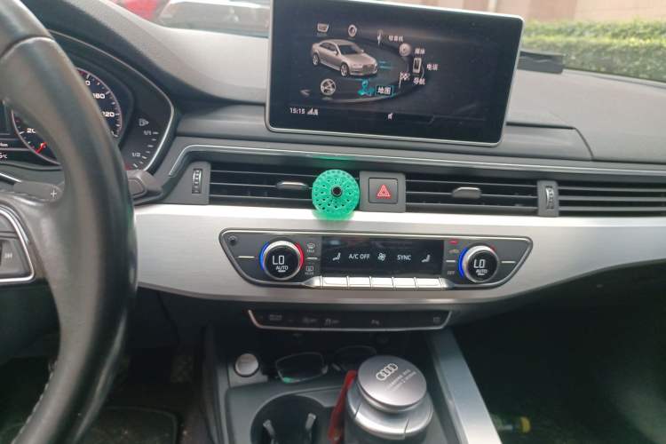 Used Audi A4L 2018 30th Anniversary Edition 40 TFSI Fashion Model
