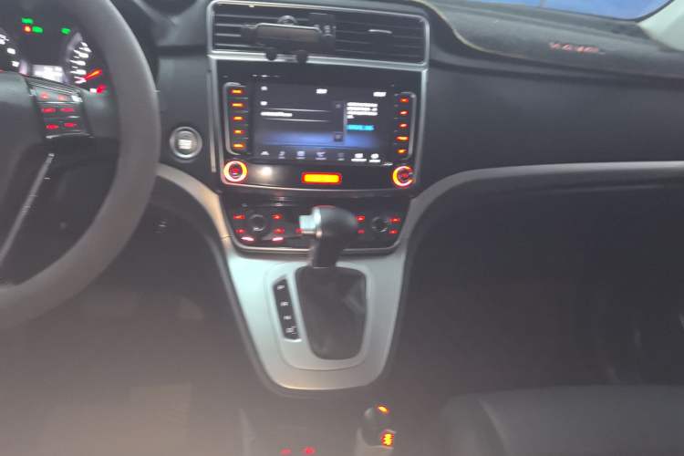 Used Haval M6 2019 1.5T DCT Two-Wheel Drive Elite Version China VI Standard Audio And AC Panel