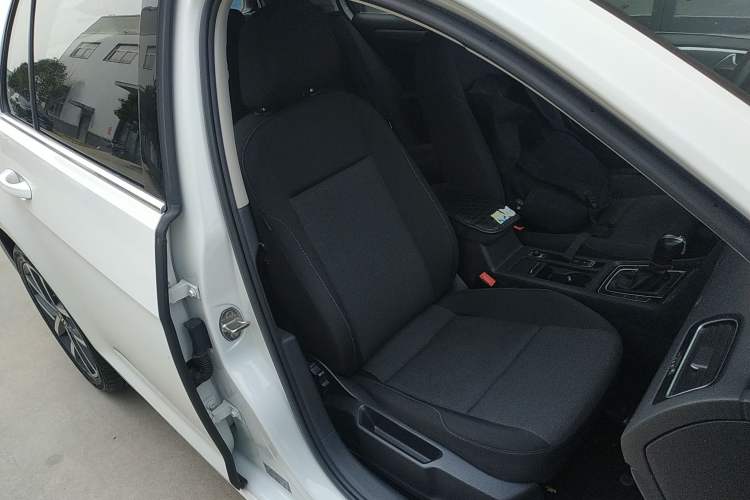 Used Volkswagen Golf 2020 200TSI DSG Comfortable and Ambitious Edition Right Front Seat