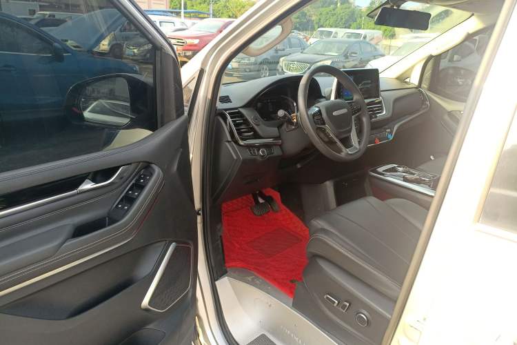 Used SAIC MAXUS G20 2023 Facelifted PLUS 2.0T Gasoline Automatic Luxury Edition
