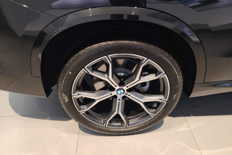 Used BMW X5 2026 Model, xDrive 30Li Prestige M Sport Night Package Right Rear Wheel Hub