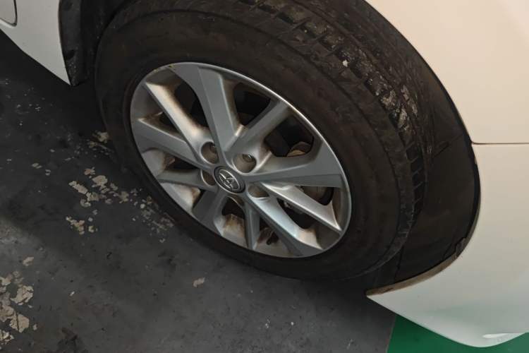 Used Toyota Corolla 2014 1.6L CVT GL-i Leather Edition Right Front Wheel Hub