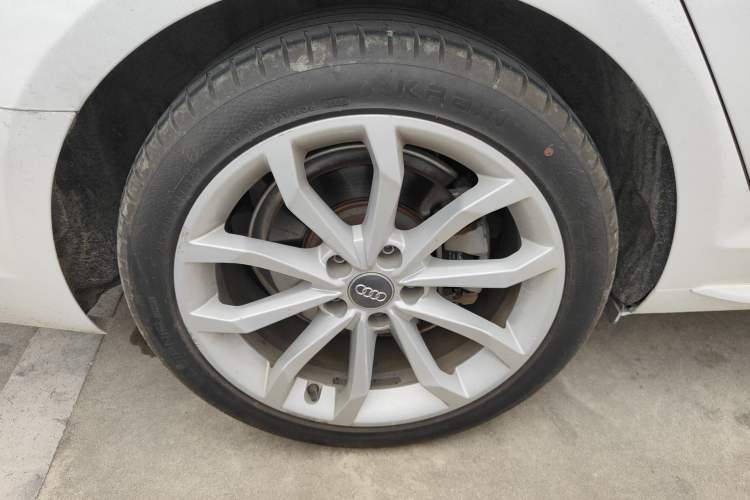 Used Audi A4L 2019 40 TFSI Fashion Edition China VI Emission Standard Exterior 5