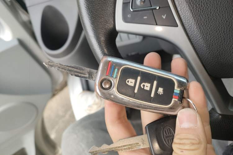 Used Foton Toano 2023 2.0T Automatic Urban Edition Multi-Function Short Wheelbase Low Roof Rear Single Tire – Available in 5/6/9-Seater Configurations